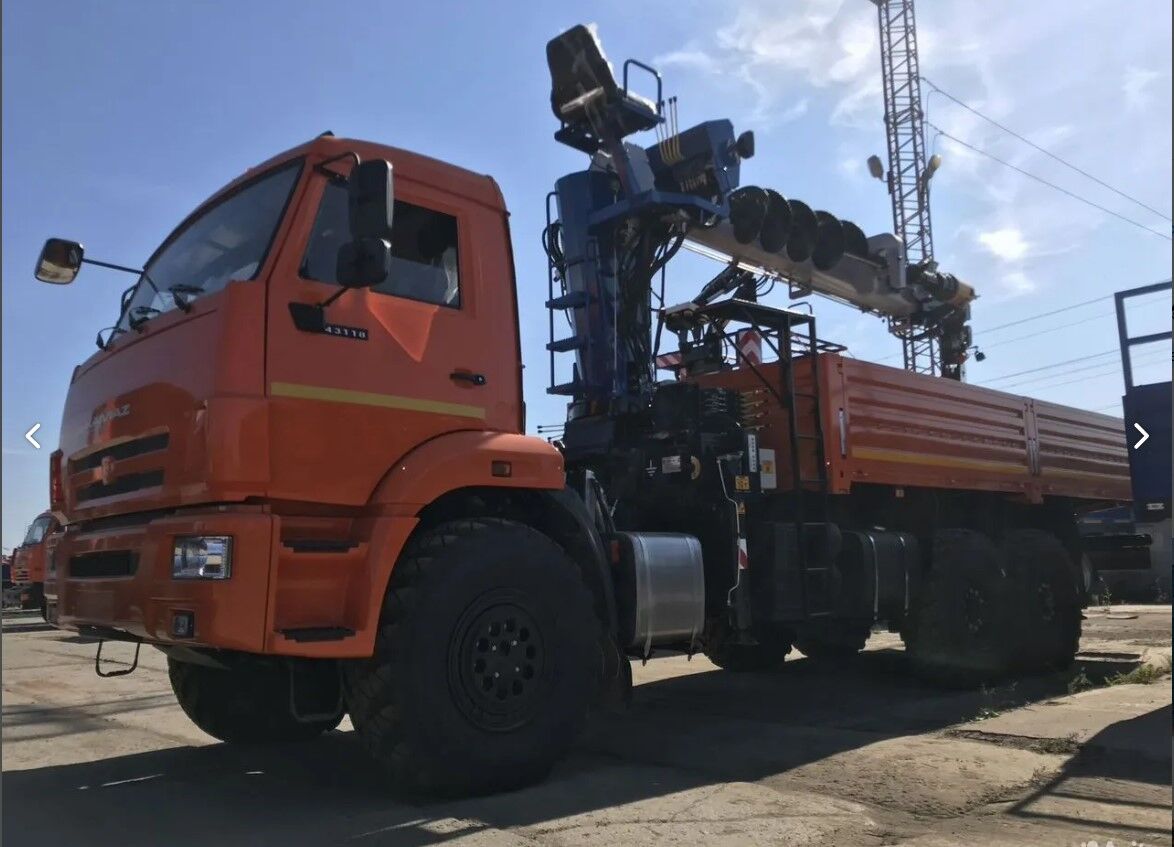 Бортовой автомобиль КАМАЗ 43118 с КМУ Галичанин 150, буром и корзиной