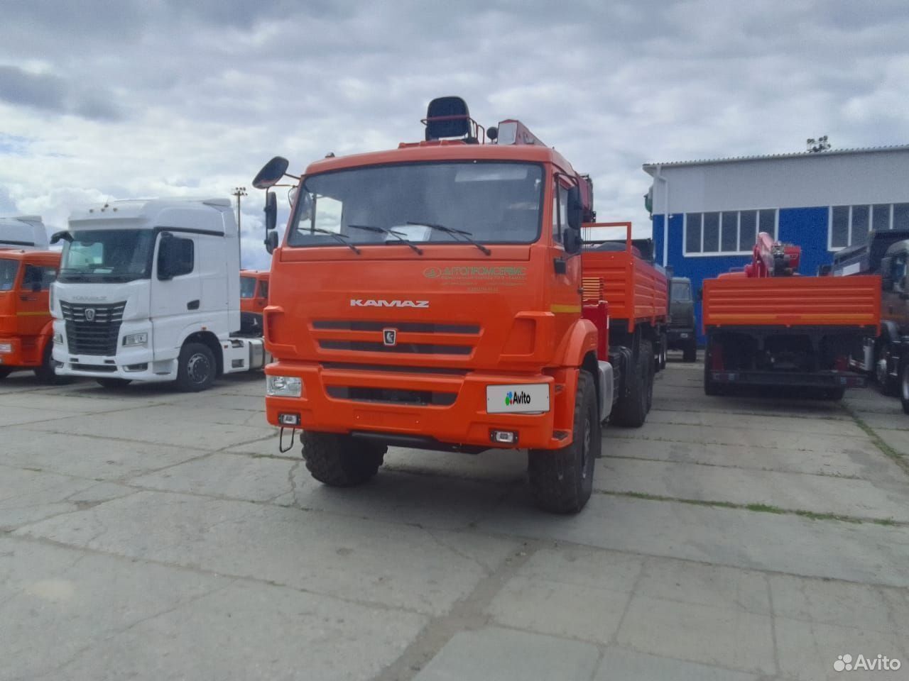 Бортовой автомобиль КАМАЗ 43118-50 с КМУ Horyong 206
